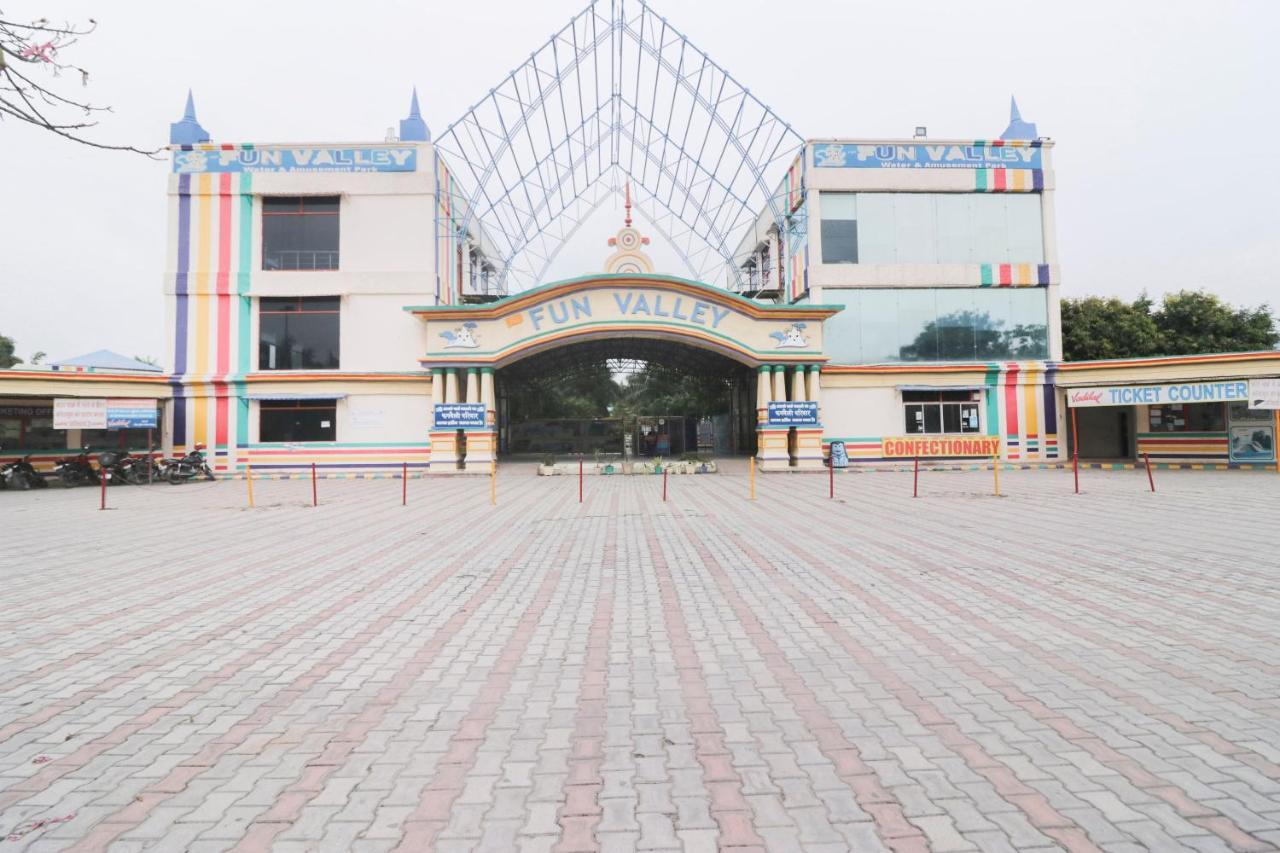 Oyo 19862 The Fun Valley Doiwala Ngoại thất bức ảnh