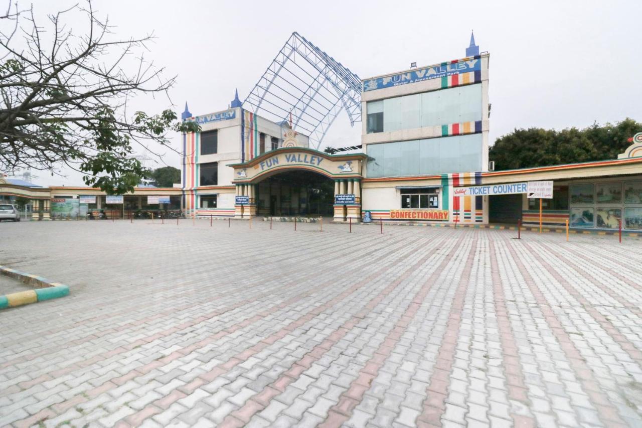 Oyo 19862 The Fun Valley Doiwala Ngoại thất bức ảnh
